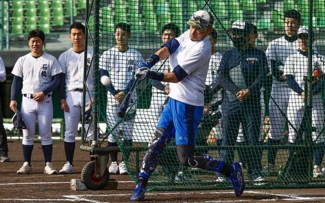 イチロー氏、今年3度目の高校生指導　高松商のラブコールに応える「出会いに縁」