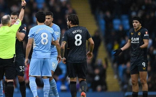 48秒で2枚の警告…ラウール・ヒメネス、あっという間のプレミア初退場劇