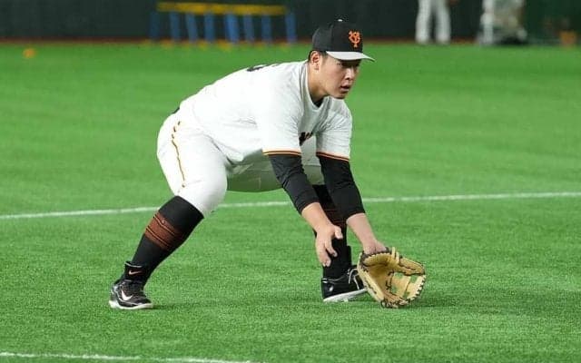 巨人・岡本和、GG賞の秘訣　コーチが若手に真似させた「一連の動き」とは？