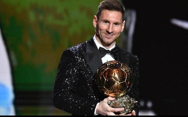 “金色”フォントの特別仕様！PSGがメッシのバロンドールを祝うユニフォームを着用