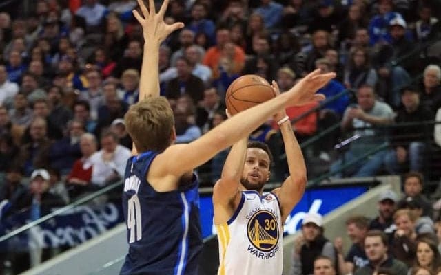 NBA新記録まで残り2本のカリーについてノビツキーが語る「彼はゲームを変えたんだ」