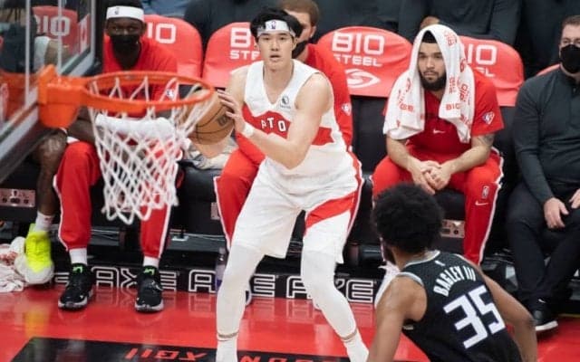 渡邊雄太がキャリア初のダブルダブル達成！　12得点10リバウンドで勝利に大きく貢献