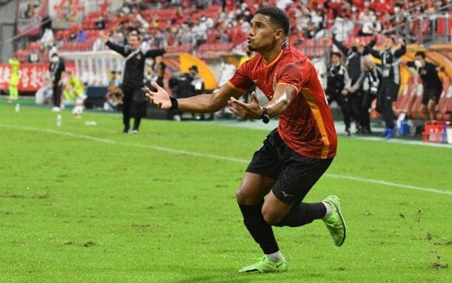 「お似合い！」名古屋FWマテウスが大胆イメチェン！ 短髪の金髪姿に！