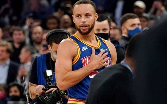 名手カリーがNBA史上最多3ポイント2974本成功　前記録保持者レイ・アレンも拍手で祝福