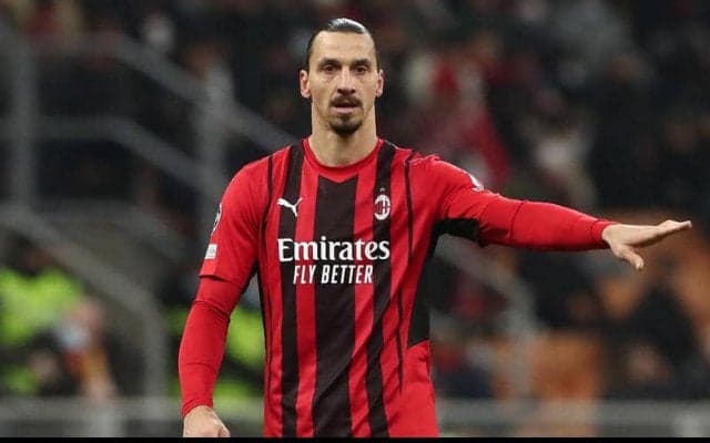 「教皇が神に会った！」イブラヒモビッチがローマ教皇と笑顔で2ショット！手土産は新作の自伝