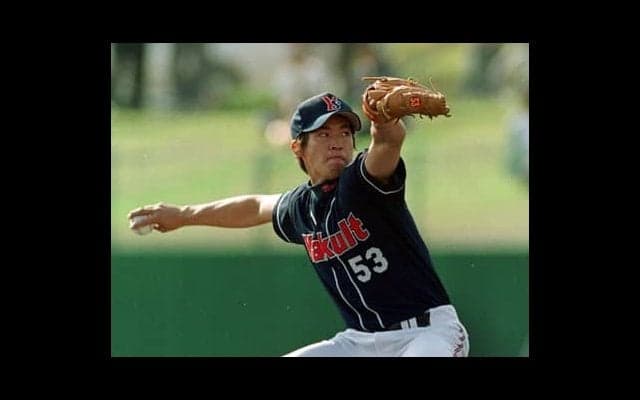五十嵐亮太のボールにみんなが振り遅れていた。ヤクルト１年目に大雨の中で達成した「完全試合」
