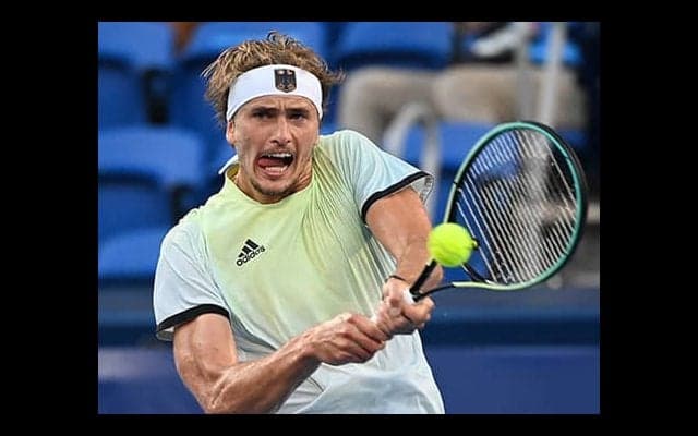 ズベレフ 金ラケットをファンへ