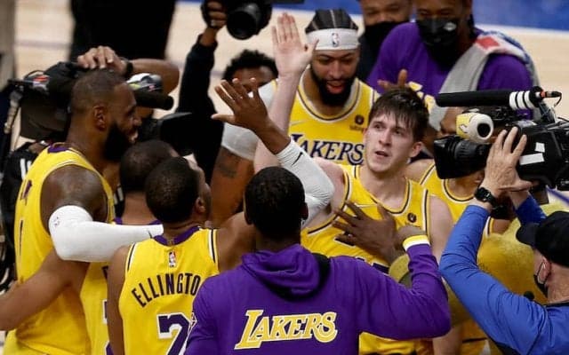 レイカーズがリーブスの決勝弾でOT制す…ペリカンズはブザービーターで劇的勝利/NBA