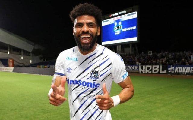 シーズンを終えたパトリックが帰国、ブラジルで充実した時間を過ごす「夢の物語が始まった場所に戻ってきました」