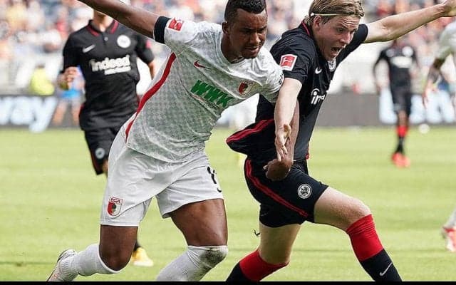 マノラス売却のナポリ、アウグスブルクCBに関心か？