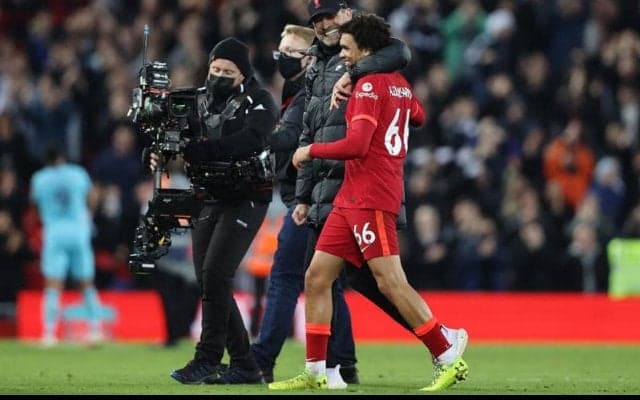 公式戦8連勝のリバプール、クロップ監督はTAAの弾丸ミドルに舌を巻く　「クレイジーでクールなゴール」