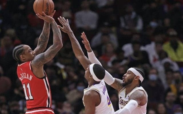 デローザンが躍動したブルズがレイカーズを撃破…サンズは31点差の快勝／NBA