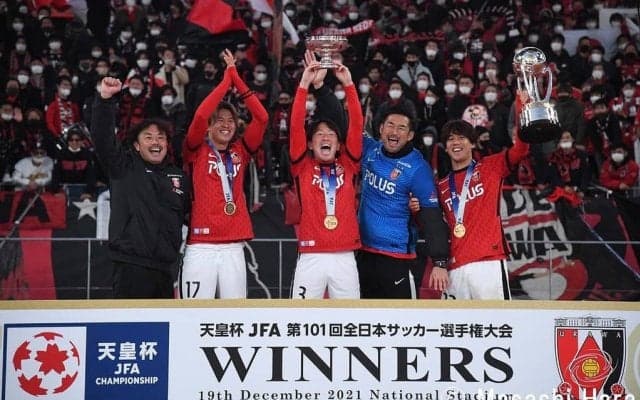 浦和・宇賀神友弥と槙野智章「エモーショナルすぎる優勝」で伊藤敦樹に改めて注目するべき理由【天皇杯決勝・浦和対大分】(1)