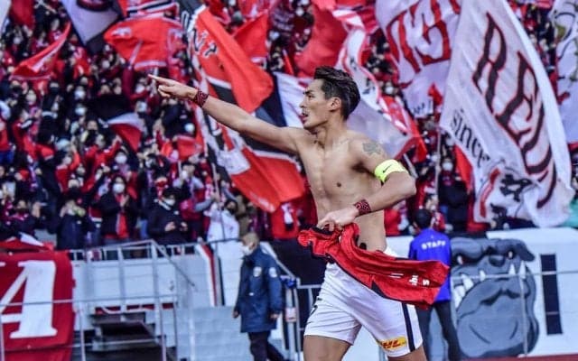 泣ける！ 退団・浦和レッズ槙野智章途中出場時の「西川周作と小泉佳穂の男気ありすぎる行動」【2021年天皇杯は浦和が制覇】