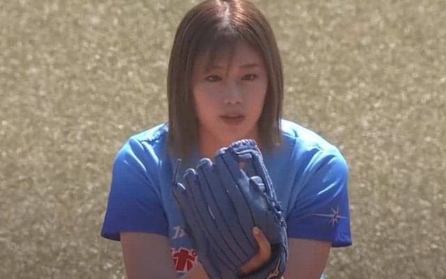 「フォームも球威も見事」　腕の振りが凄い、稲村亜美さん豪快投球【始球式名場面】