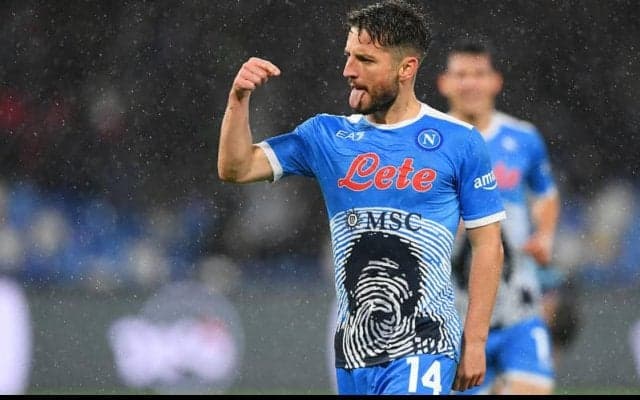 来夏でナポリと契約満了のメルテンスが残留を希望　「僕たちの関係が継続することを望む」