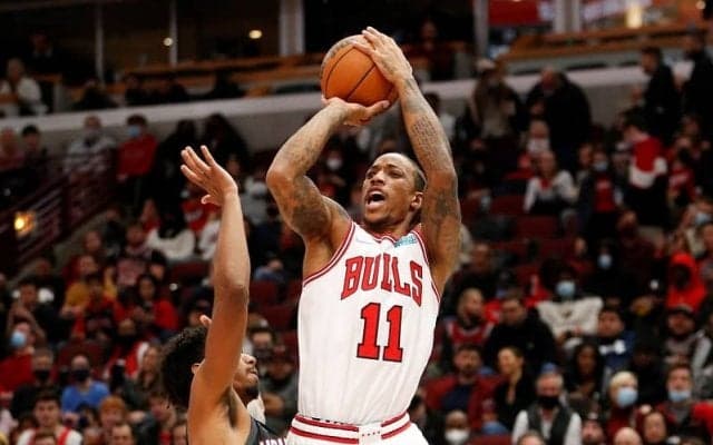 カーメロがデローザンを称賛「彼はミドルレンジを見事習得した連中の1人なのさ」