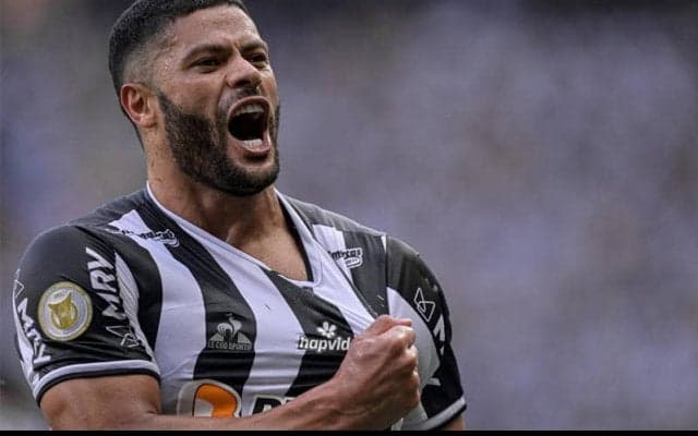 フッキが『超人ハルク』の前でポージング！本家に負けないパワフルさ披露