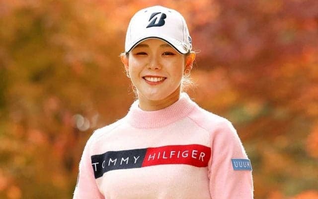 カチューシャ付き“お姫様風ドレス”で出席　年間表彰式のゴルフ吉田優利に9000件反響