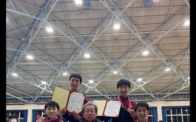 男子エペ団体が優勝を飾るなど、好成績を残す