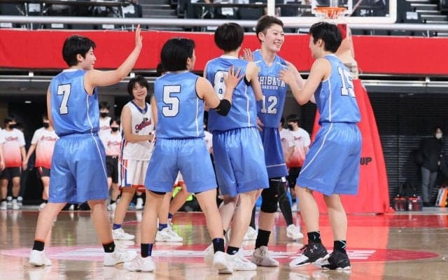 【ウインターカップ2021】総体8強の柴田学園が大激戦に勝利。残り5秒、逆転を狙った熊本商のシュートはリムに弾かれる