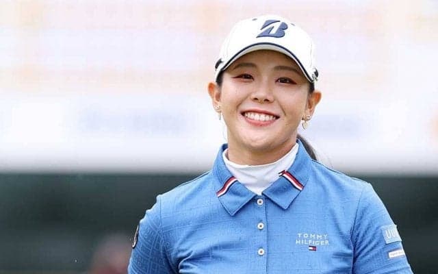 21歳吉田優利、借りた祖母のドレスで“アナ雪コーデ”披露「自分でやってみました」