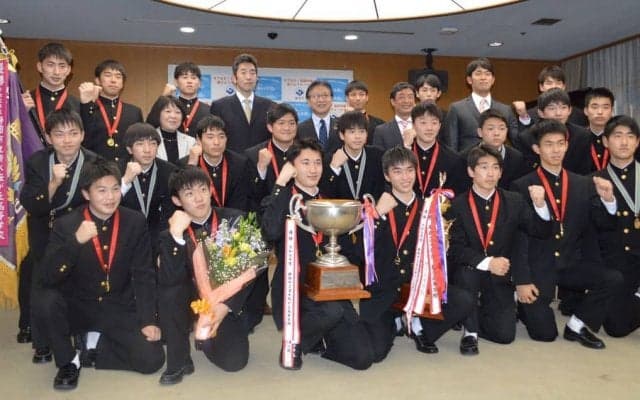 春高バレー　「ベスト１６以上」静岡男子・清水桜が丘、市長に決意