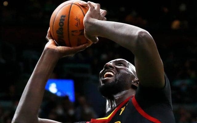 【NBA】身長229cm男が“楽勝リバウンド”で貢献　初先発に米衝撃「歩くチート」「大人と子供」