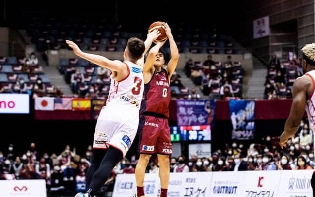 川崎が大阪の猛追を振り切り先勝…藤井が21得点、米須も今季初出場初得点を記録