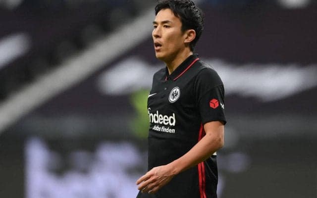 「素敵な写真」長谷部誠がミラノで巨大ツリーと記念撮影！ 懐かしの人物と2ショットも