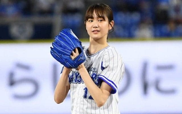 「ぴょんぴょん可愛い」　元戦隊ヒロインに日向坂46も、ハマスタ彩った始球式3選