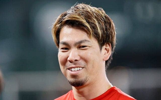 【MLB】見上げるデカさ「勝ち組のツリーですね」　前田健太のXmasは「プレゼントも大きい」