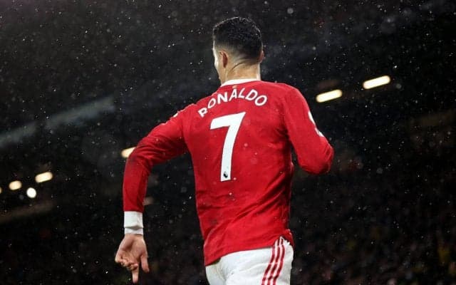 「みなさんにメリークリスマス！」C・ロナウド一家は真っ赤なお揃いのパジャマでクリスマスを祝う