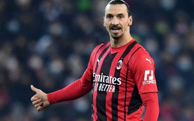 イブラヒモビッチが今年のクリスマスもやっぱり“中指立て”の意味深投稿、4年連続