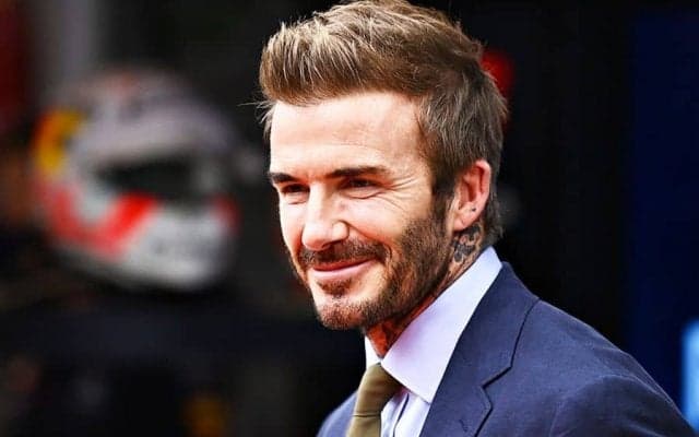 「あなたが最もイケメンよ」　ベッカム一家6人、正装で集った“聖夜の1枚”に反響