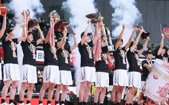 ウインターカップ6日目が終了、女子は桜花学園が3連覇を達成、男子は福岡大学附属大濠と帝京長岡が決勝進出