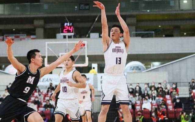ゾーンプレスを出し惜しみせず、岩下准平が9本の長距離砲を沈めた福岡大学附属大濠、明成を下しウインターカップ決勝進出