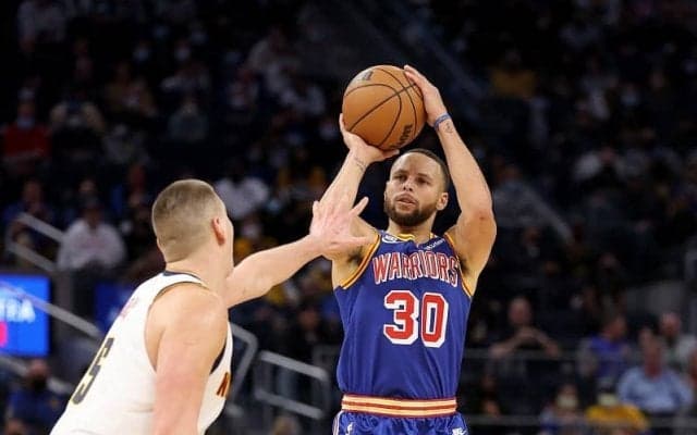 カリーが3ポイント成功数で3000本の大台突破！連続成功試合数でも歴代トップに並ぶ