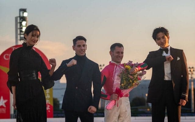 志尊淳と菜々緒が東京大賞典プレゼンターとして登壇