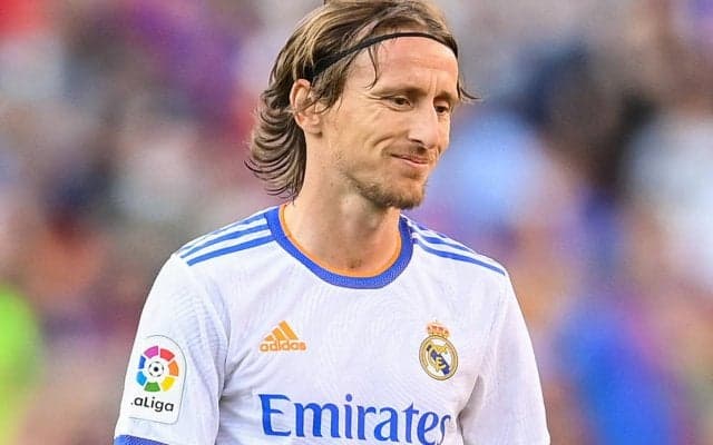 「あなたと家族におめでとうルカ」モドリッチが一家でのクリスマスの様子を公開、屋内には身長の倍以上はあるツリーにコカ・コーラも