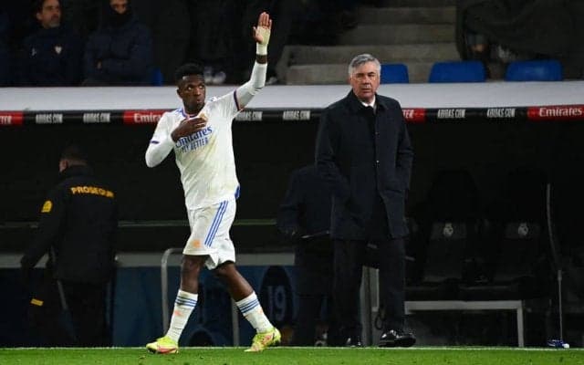 ジダンのカリスマ性はなくともレアル・マドリードを立て直したアンチェロッティの「指導力」【スペインの世界的名門2大クラブに生じた“埋めがたい落差”の理由】(1)