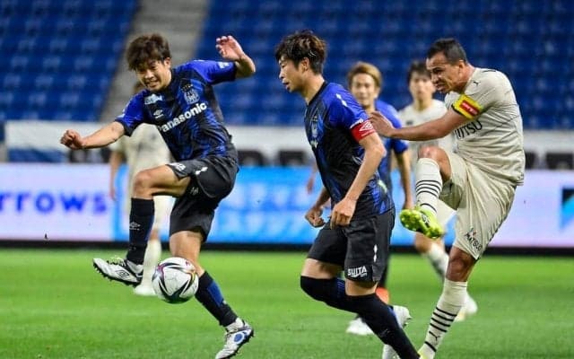 ダミアンと長谷川竜也「DAZNに映らなかったアウェイでの“担ぎ上げて360度ブン回し”」【21年J 取材記者が目撃した衝撃事件(6)】