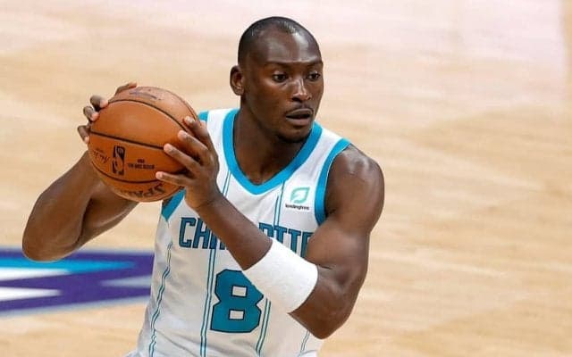 ビッグマン不足に陥ったサンズがNBAキャリア10年を誇るビスマック・ビオンボと契約