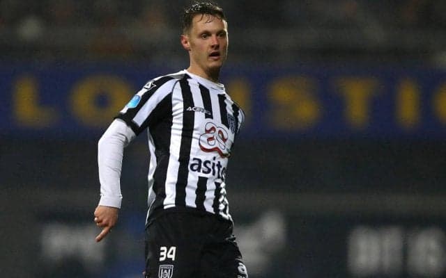 出会いは一発退場した試合…ドラマを超えるストーリー、審判と選手の珍しいカップルが誕生！ 