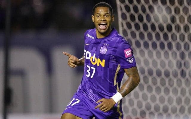 新体制の広島が36試合で7得点のFWジュニオール・サントスと契約更新