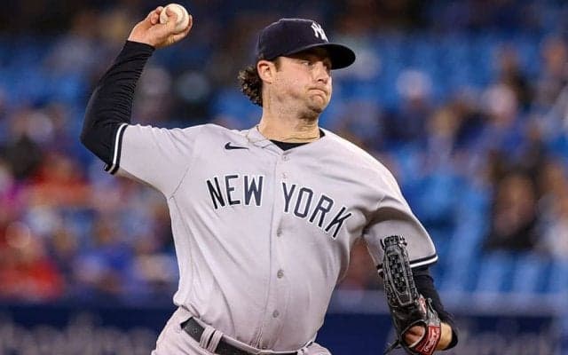 【MLB】ヤ軍コールの美人妻、旅行でのドレス姿にファンうっとり　「とても美しい」「キュート」