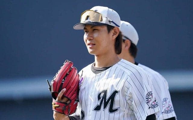 ロッテのイケメンが見せた微笑みが「かっこ良すぎて無理」　新背番号披露にファン興奮