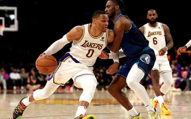 レイカーズがウルブズと接戦に勝利…ブラウン50得点のセルティックスは延長戦を制す／NBA