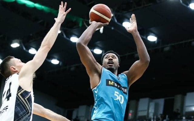 サイモンが今季最多32得点13リバウンド、延長戦の末に京都が三河を撃破