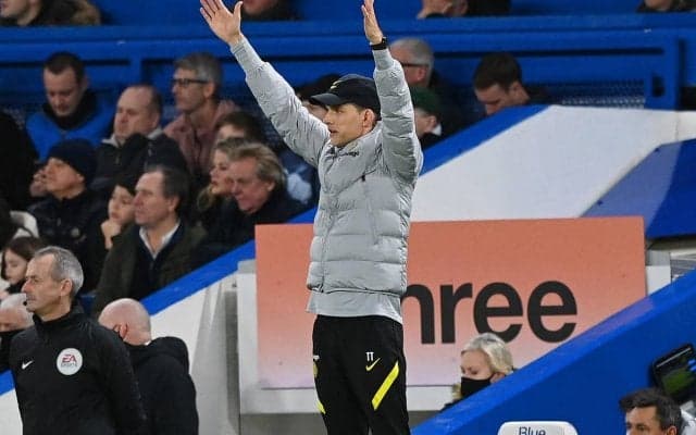 「完璧な眺め」VARにイライラのトゥヘル監督、ボトルをたたきつける様子がフレームにバッチリ